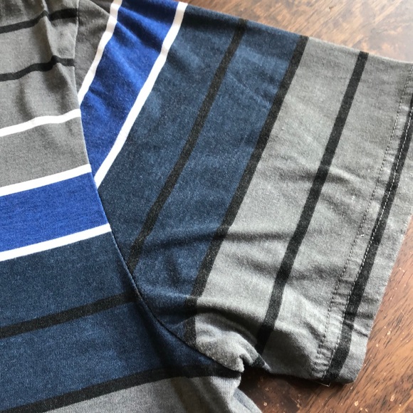 Akuma V-Neck T-Shirt - Picture 3 of 9